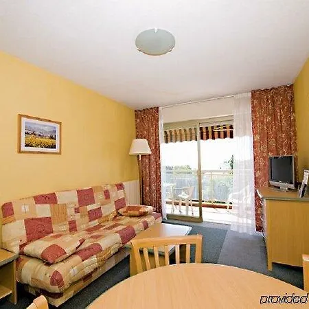 Les Genevriers Apartment